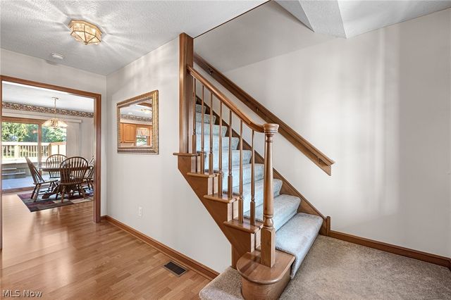 6656 Willow Lake Drive, North Royalton, OH 44133