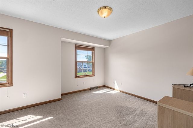 6656 Willow Lake Drive, North Royalton, OH 44133