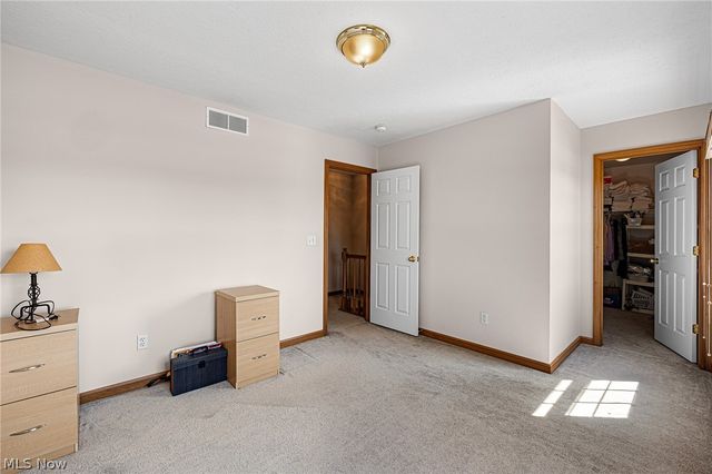 6656 Willow Lake Drive, North Royalton, OH 44133