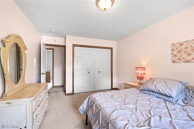 6656 Willow Lake Drive, North Royalton, OH 44133
