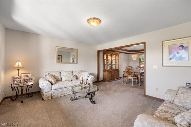 6656 Willow Lake Drive, North Royalton, OH 44133