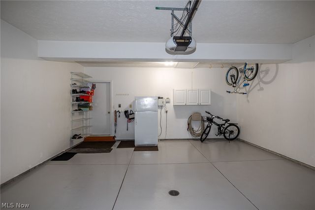 6656 Willow Lake Drive, North Royalton, OH 44133