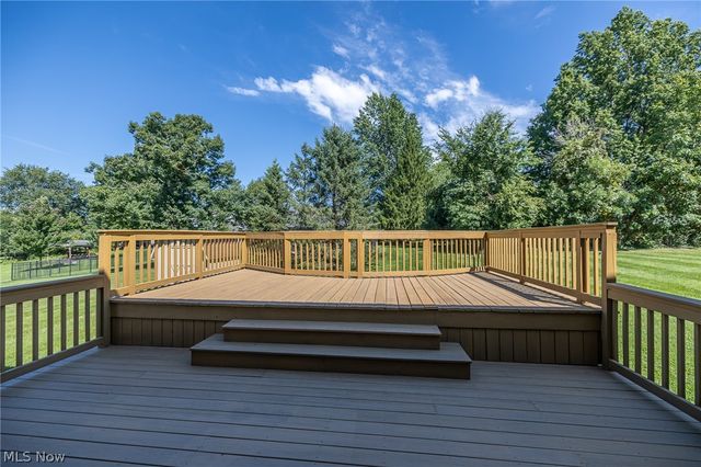 6656 Willow Lake Drive, North Royalton, OH 44133