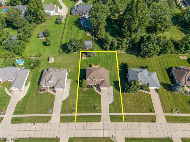 6656 Willow Lake Drive, North Royalton, OH 44133