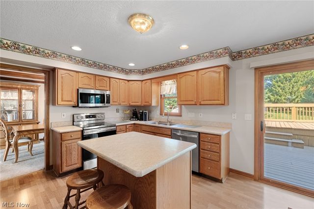 6656 Willow Lake Drive, North Royalton, OH 44133