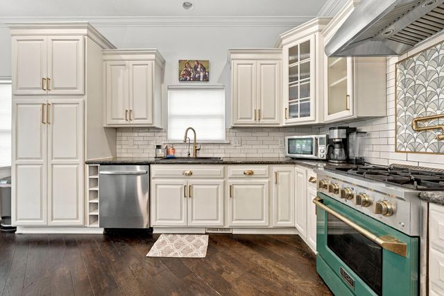2807 Alexandria Court, Uniontown, OH 44685