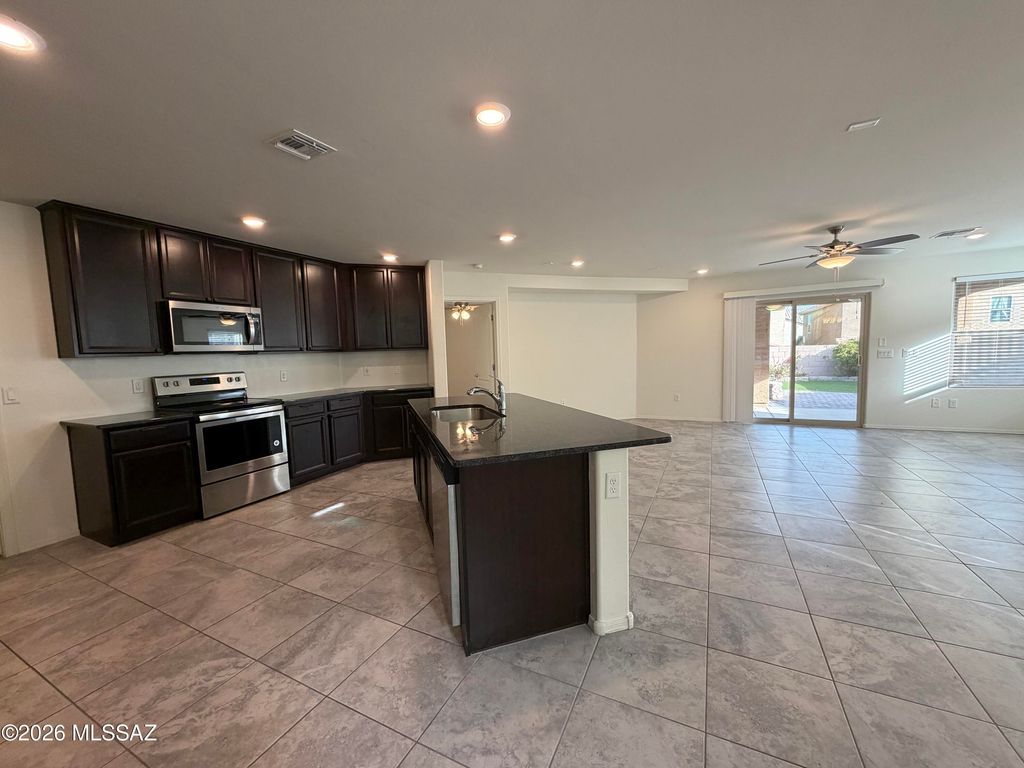 8536 W Amazilia Place, Tucson, AZ 85757
