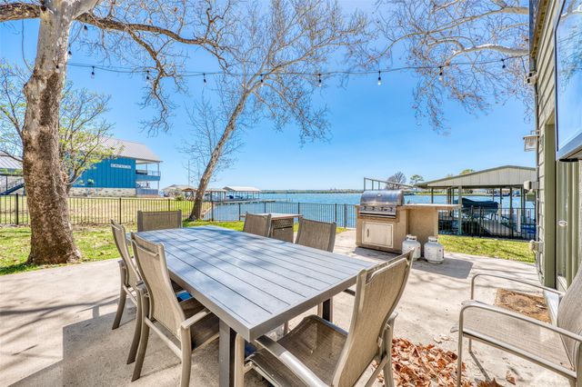 600 Deep Cove DR, Granite Shoals, TX 78654