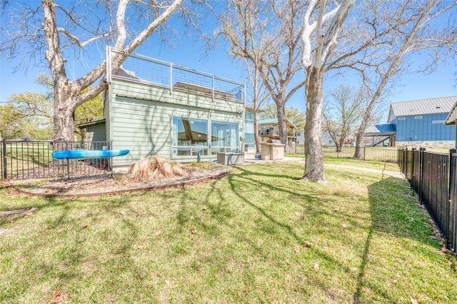 600 Deep Cove DR, Granite Shoals, TX 78654