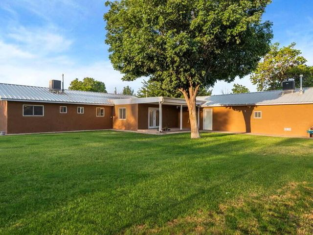 419 Appaloosa Drive, Los Lunas, NM 87031