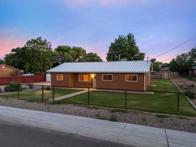 419 Appaloosa Drive, Los Lunas, NM 87031