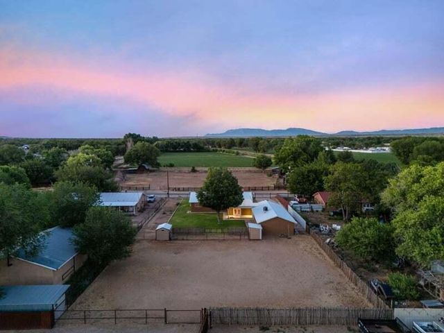 419 Appaloosa Drive, Los Lunas, NM 87031