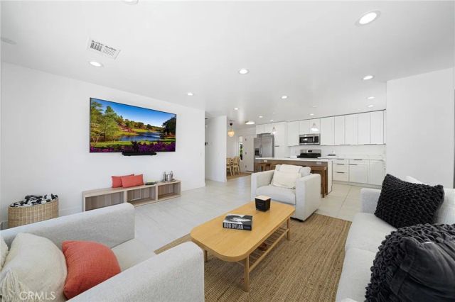 373 W Avenida Cerca, Palm Springs, CA 92262