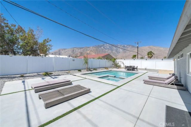373 W Avenida Cerca, Palm Springs, CA 92262