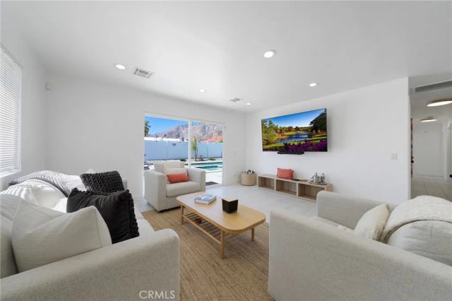 373 W Avenida Cerca, Palm Springs, CA 92262