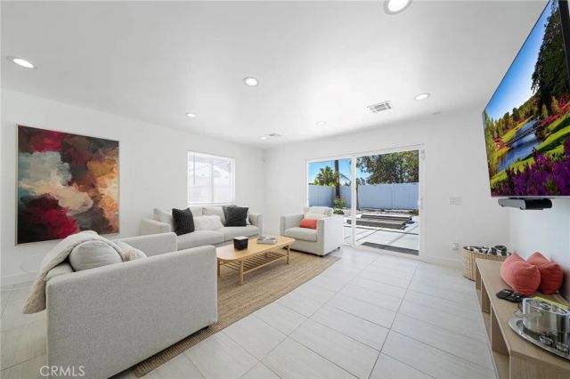 373 W Avenida Cerca, Palm Springs, CA 92262