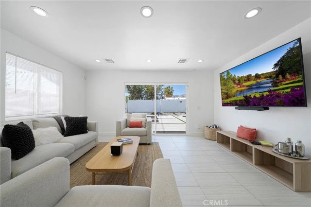 373 W Avenida Cerca, Palm Springs, CA 92262