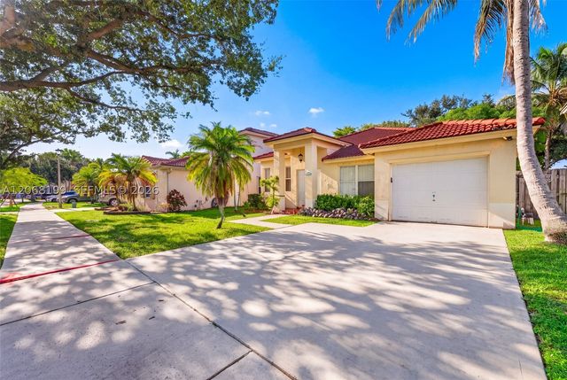 13976 S Cypress Cove Cir, Davie, FL 33325