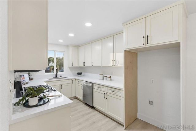 517 Worthington St, Spring Valley, CA 91977