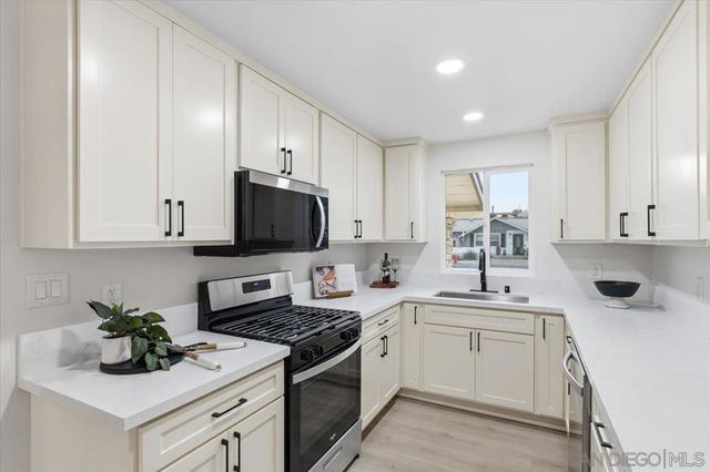 517 Worthington St, Spring Valley, CA 91977