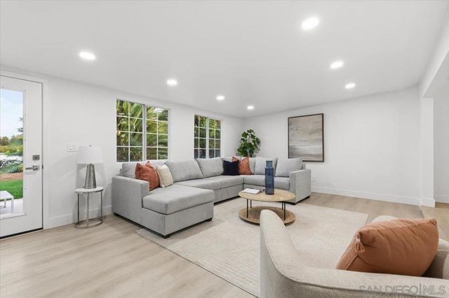 517 Worthington St, Spring Valley, CA 91977