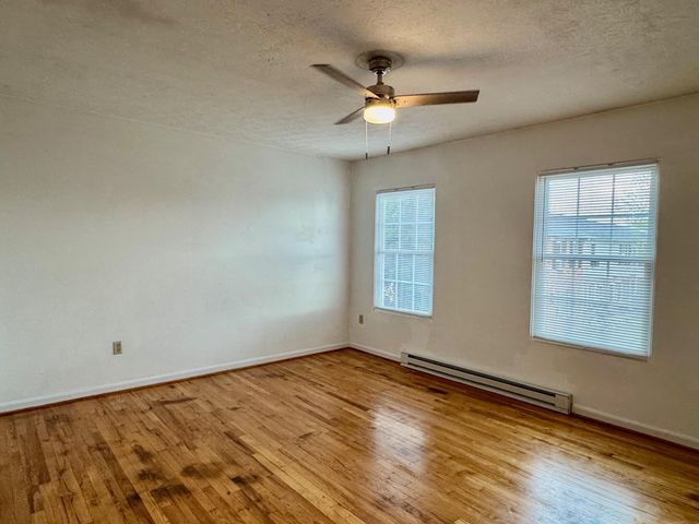 236 NOTTOWAY DR, Stephens City, VA 22655