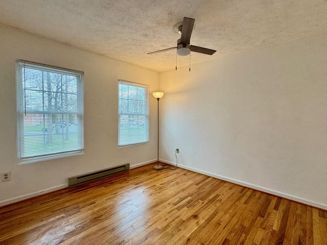 236 NOTTOWAY DR, Stephens City, VA 22655