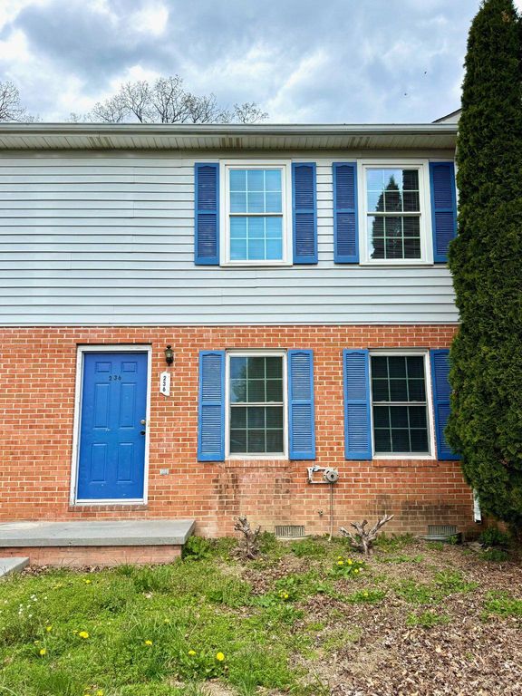 236 NOTTOWAY DR, Stephens City, VA 22655