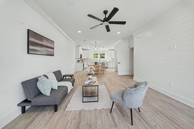 2014 Comstock Avenue, North Charleston, SC 29405