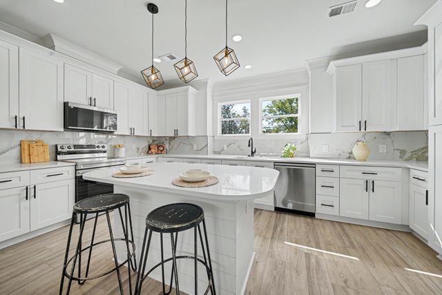 2014 Comstock Avenue, North Charleston, SC 29405
