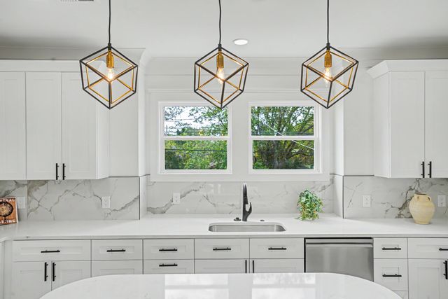 2014 Comstock Avenue, North Charleston, SC 29405