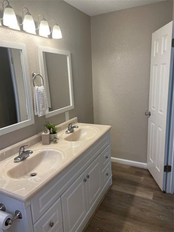 707 Hildred Avenue, Conroe, TX 77303