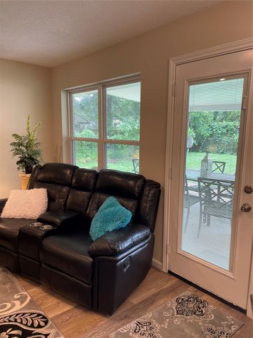 707 Hildred Avenue, Conroe, TX 77303