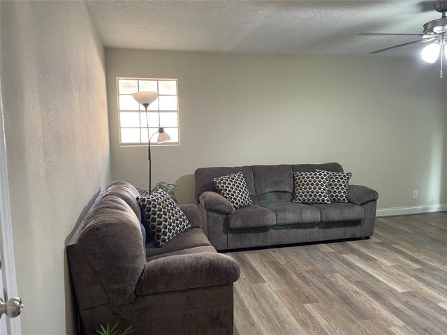 707 Hildred Avenue, Conroe, TX 77303