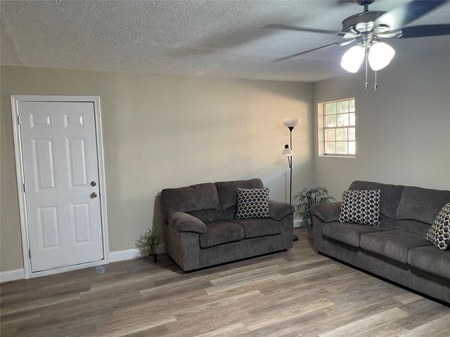 707 Hildred Avenue, Conroe, TX 77303