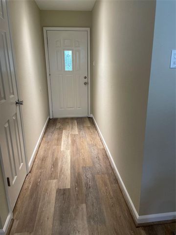 707 Hildred Avenue, Conroe, TX 77303