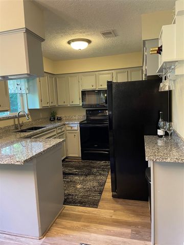 707 Hildred Avenue, Conroe, TX 77303