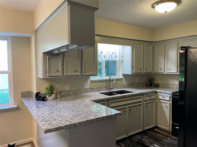 707 Hildred Avenue, Conroe, TX 77303