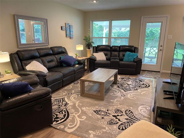 707 Hildred Avenue, Conroe, TX 77303