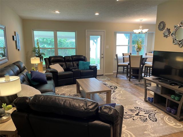 707 Hildred Avenue, Conroe, TX 77303