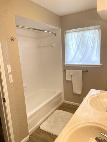 707 Hildred Avenue, Conroe, TX 77303