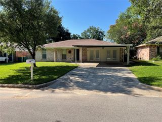 707 Hildred Avenue, Conroe, TX 77303