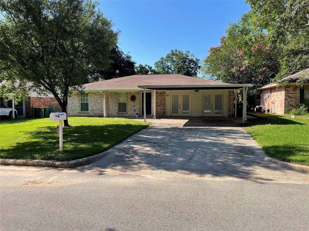 707 Hildred Avenue, Conroe, TX 77303