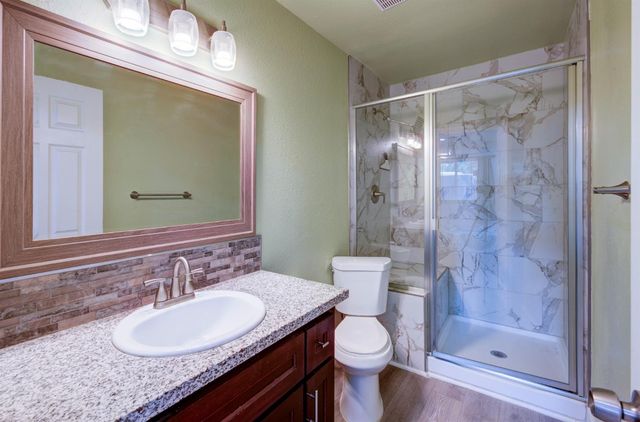 5488 E Iowa Avenue, Fresno, CA 93727