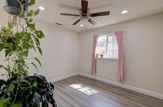 5488 E Iowa Avenue, Fresno, CA 93727