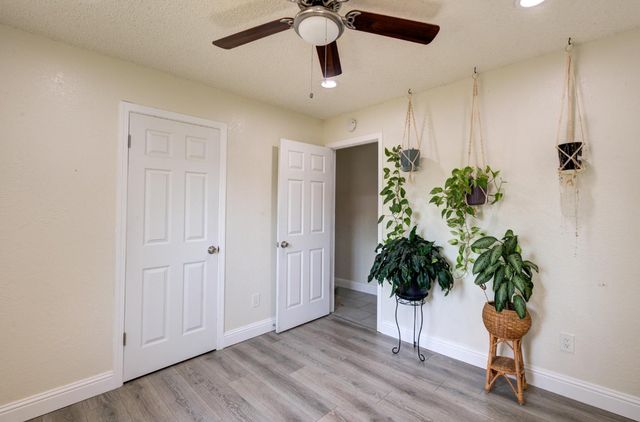 5488 E Iowa Avenue, Fresno, CA 93727