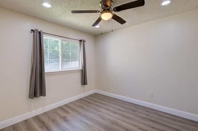 5488 E Iowa Avenue, Fresno, CA 93727