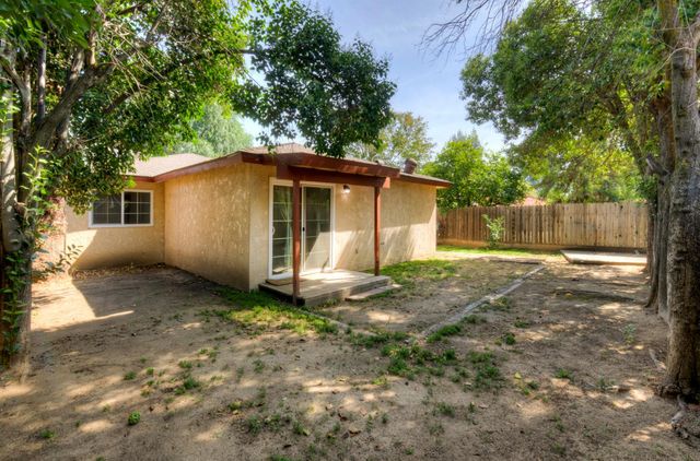 5488 E Iowa Avenue, Fresno, CA 93727