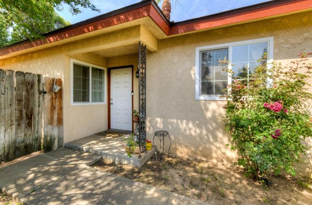 5488 E Iowa Avenue, Fresno, CA 93727