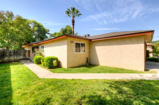 5488 E Iowa Avenue, Fresno, CA 93727